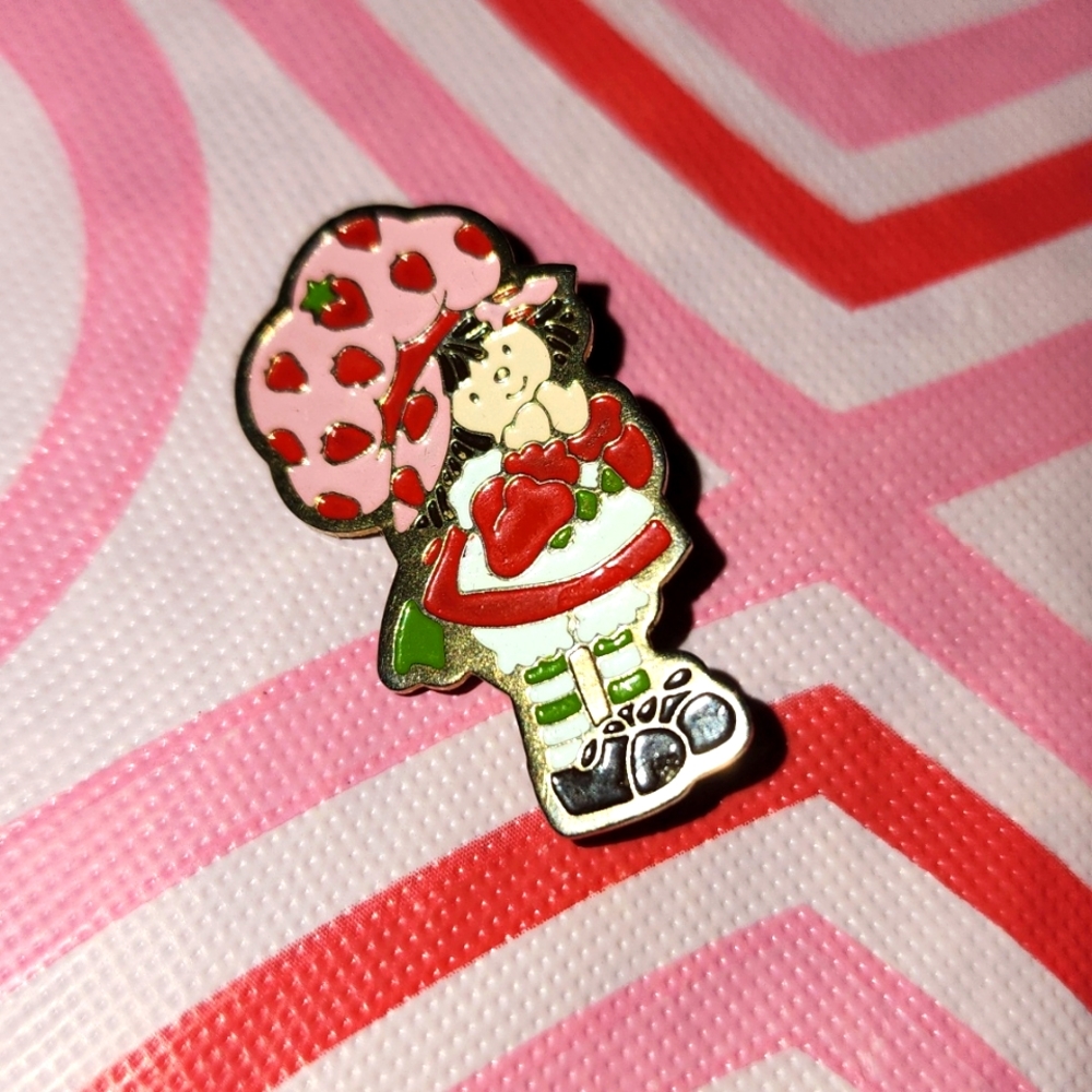 Vintage 83' Strawberry Shortcake pin